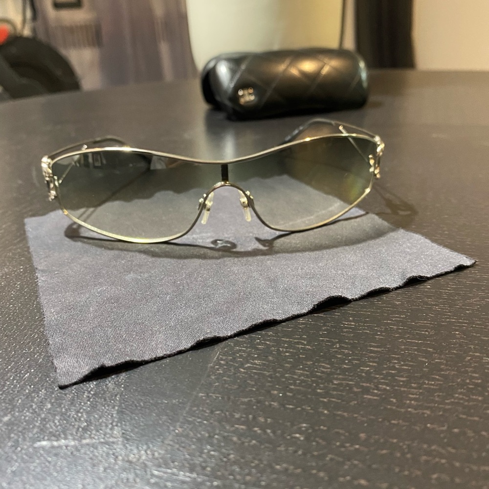 Chanel CC Logo Swarovski Crystal sunglasses (Style 4073-b) (Vintage)